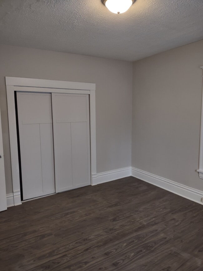 Photo - Updated 2-bedroom | Large Kitchen | Laundry in Building Unit LOWER