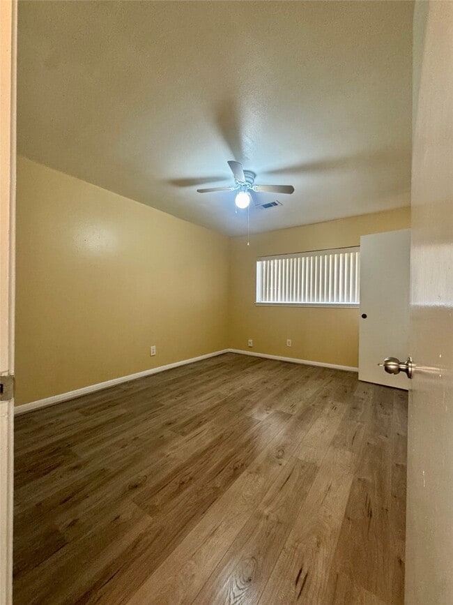 Photo - 8418 Hazen St