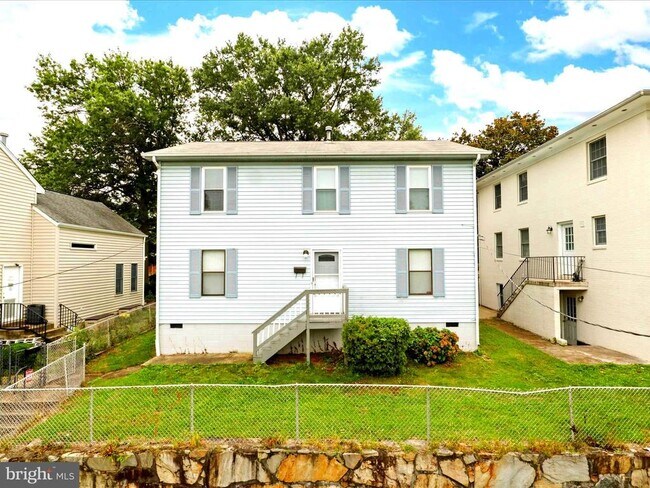 Building Photo - 1528 11th St S Rental