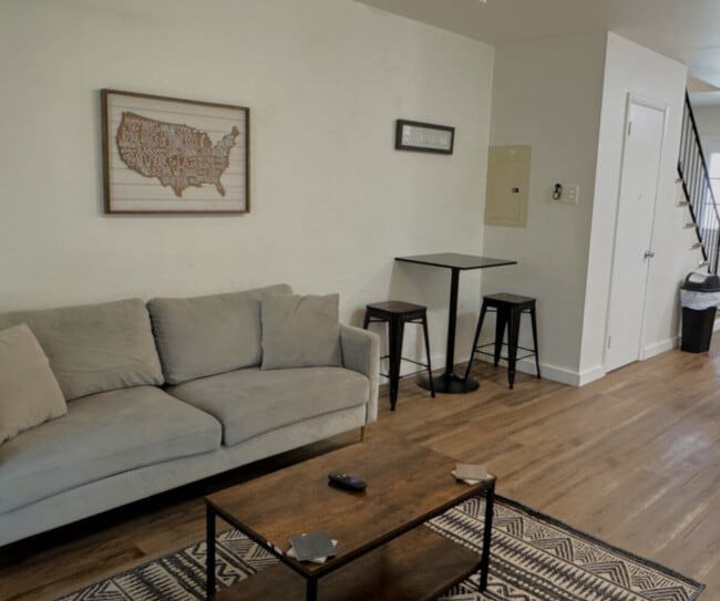 Building Photo - 624 S Cedar St Rental