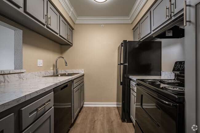 2BR, 2BA - 1,100SF