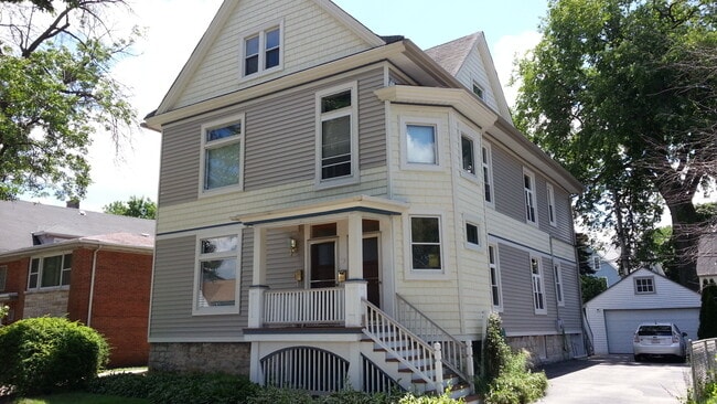 Building Photo - 83 E Quincy St Unit 1