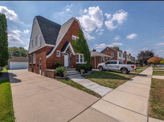 Photo - 15777 McLain Ave
