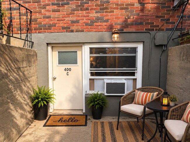 400 E Maple St Unidad C (Basement)