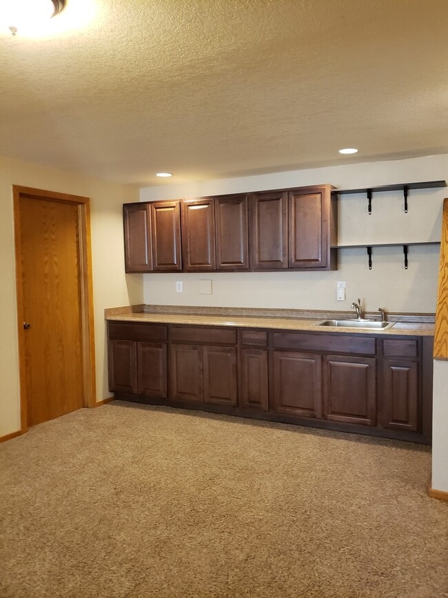 3895 Birchwood Dr