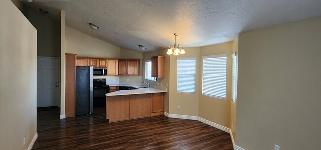 Building Photo - 117 E Calbourne Ln Unit I-9