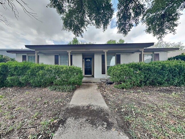 Building Photo - 3 BR/2BA | Renovated Single Family Home | Gated backyard