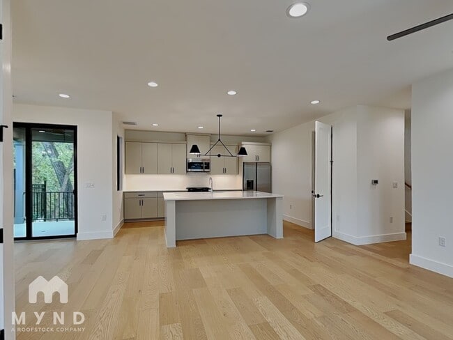 Photo - 1119 Mahan Dr