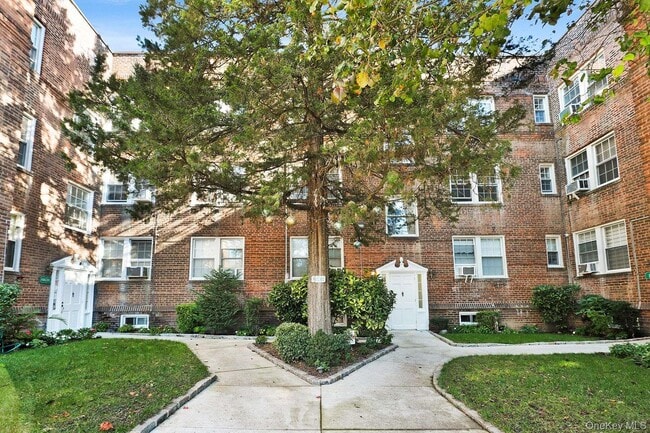 Building Photo - 1 Ash Pl Unit 2L