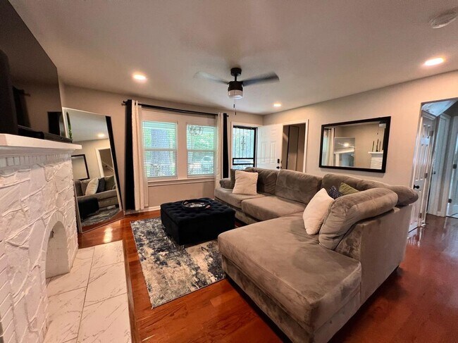 Photo - 1961 Browns Mill Rd SE