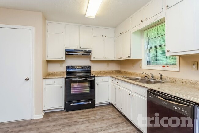Photo - 5237 Westhill Dr NW