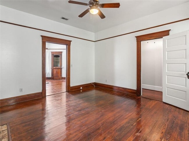 Photo - 487 Boulevard SE