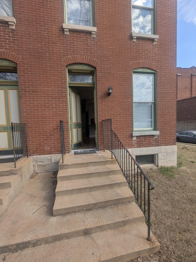 Puerta principal - 2354 S 9th St Unidad 2354