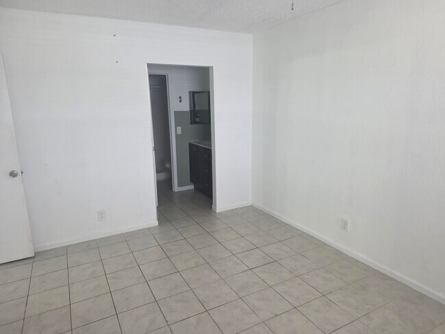Photo - 959 SE 2nd Ave Unidad 226