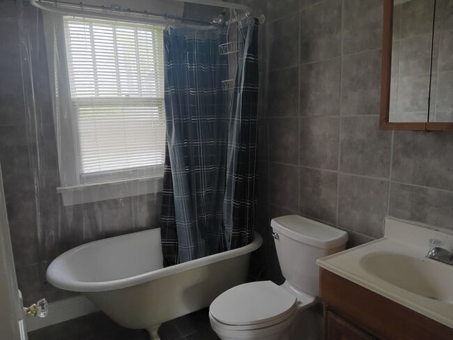 Photo - 2010 N Ellis St