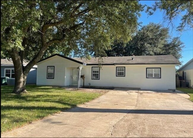 Photo - 8745 Kimberly Dr
