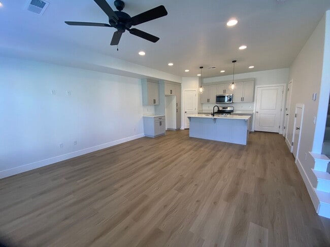 Photo - Beautiful 3 Bedroom 2.5 Bathroom TownHome!
