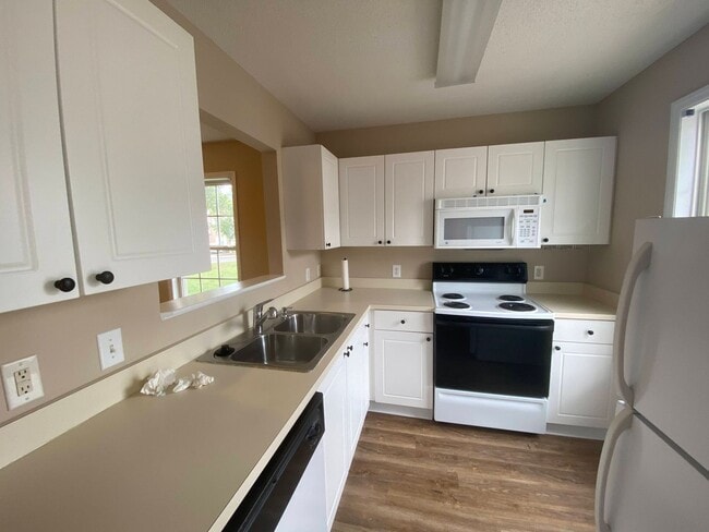 Photo - 2 bedroom duplex in Raleigh with ALL the a...