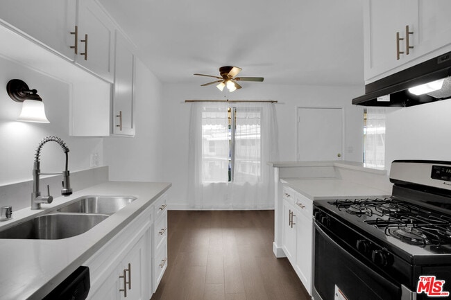 Photo - 1100 W Glendon Way