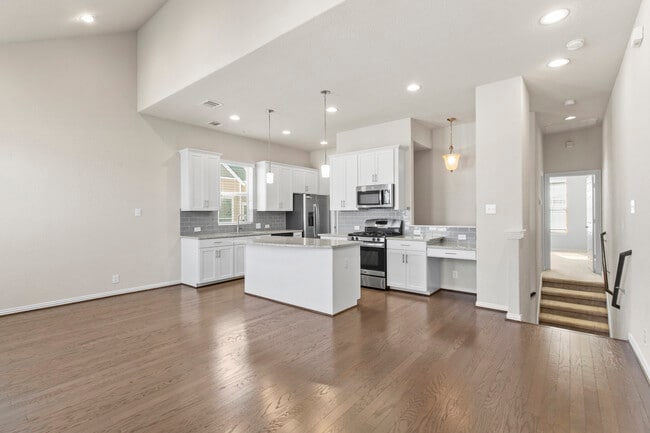 Photo - 221 E Courtland Pl