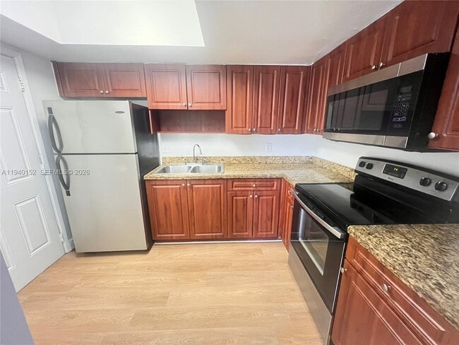 Building Photo - 1201 SW 50th Ave Unit 105-4