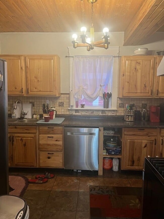 Photo - 121 E Scribner Ave