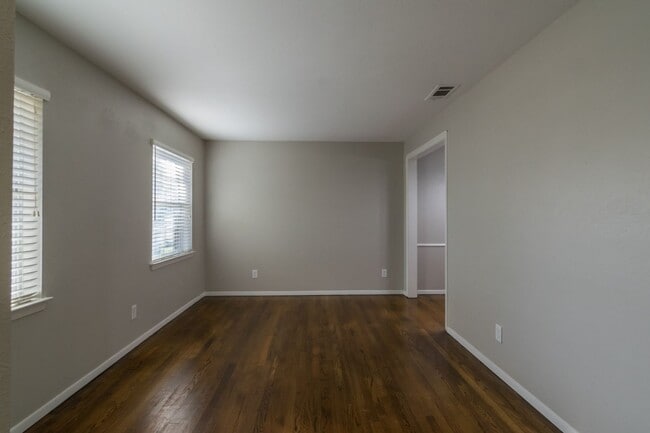 Photo - 4225 Hillsdale Ln