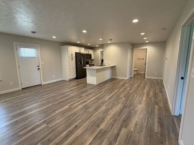 2912 Sportsmans Dr