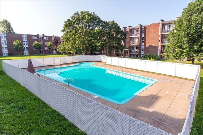 Photo - 3320 rue de la Monnerie Unit 2