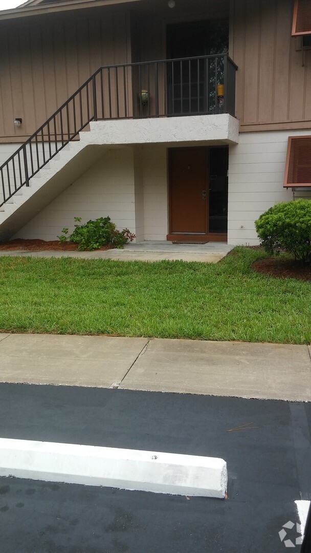 Building Photo - 2 bed 2 bath condo Unit 1A