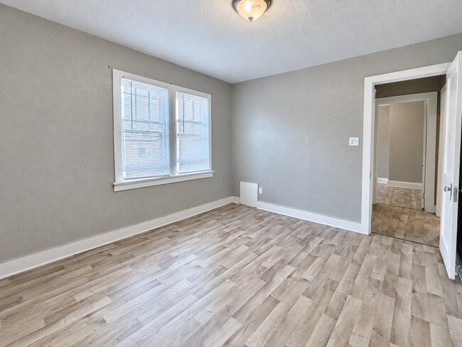 3016 S Hanson Ave Unit 3016 S Hanson Ave - Upper Unit