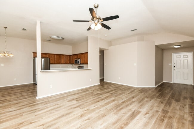 Photo - 420 Heritage Dr