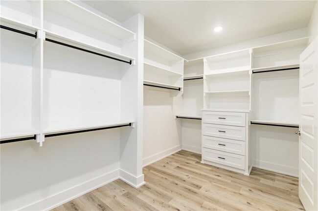 Photo - 2105 Chanae St