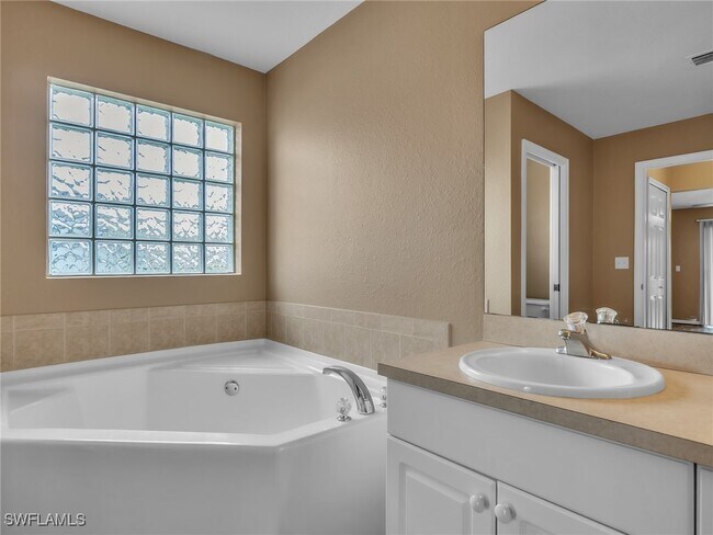 Photo - 906 SW 11th Pl Casa