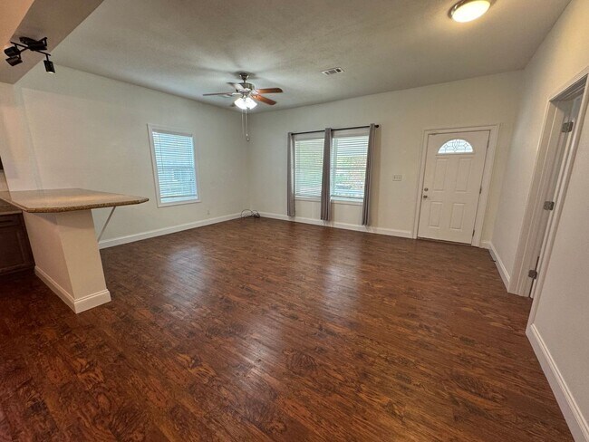 Photo - Pensacola - North Hill - 2 bed, 2 bath