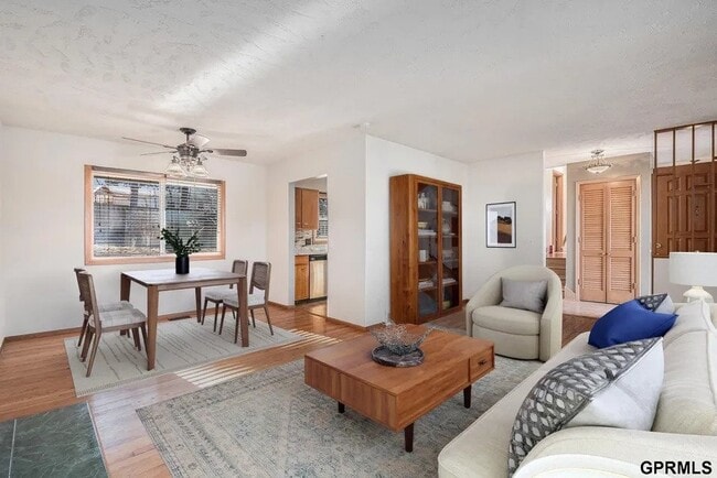 Photo - 10021 Pinkney St