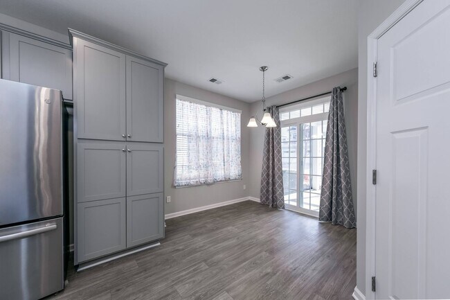 Photo - Like New one level living