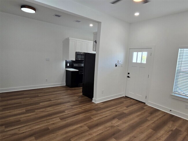 Photo - 9808 Pelsey St