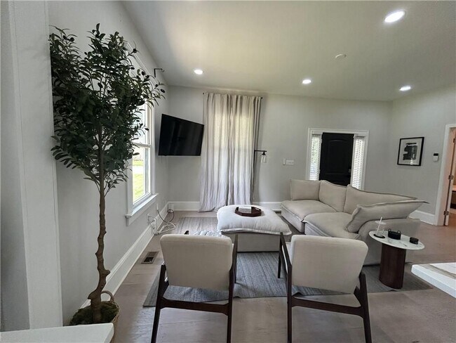 Photo - 1701 Lanier Dr SW