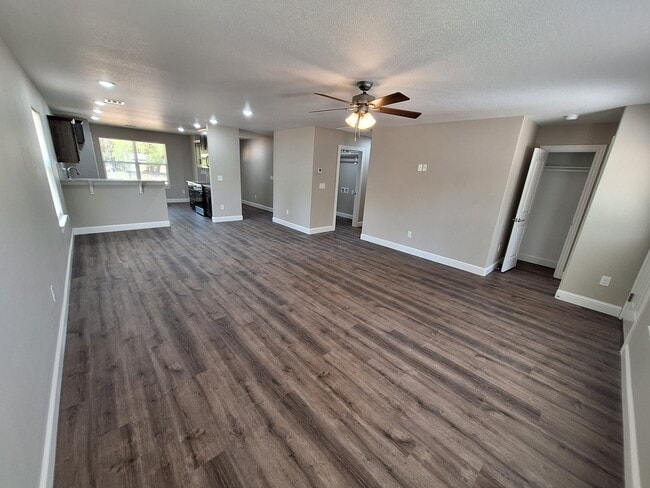 Photo - 3030 W Perkins St