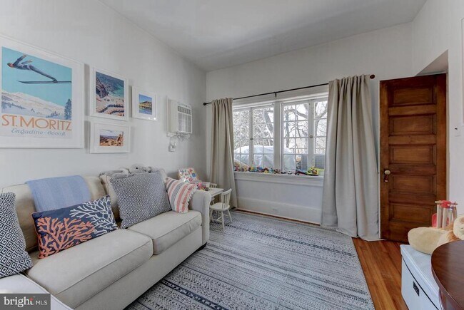 Photo - 1622 29th St NW
