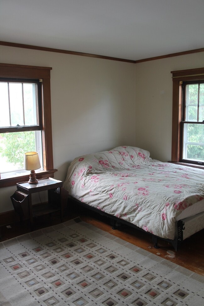 4 habitaciones tranquilas y cómodas - 106 SE 2nd Ave