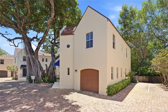 1751 NW 36th St