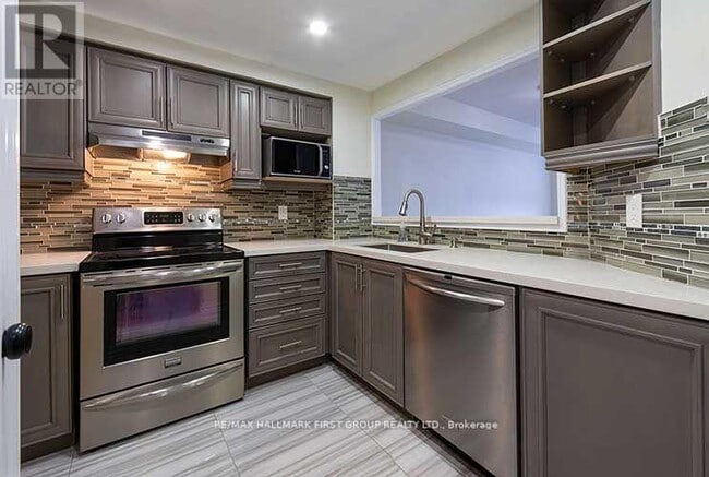 Photo - 711 Rossland Rd E Unité 1012