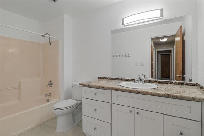 Photo - 838 NW 28th St