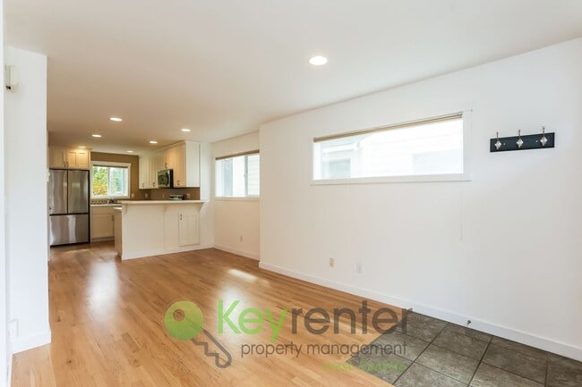 8450B 25th Ave SW