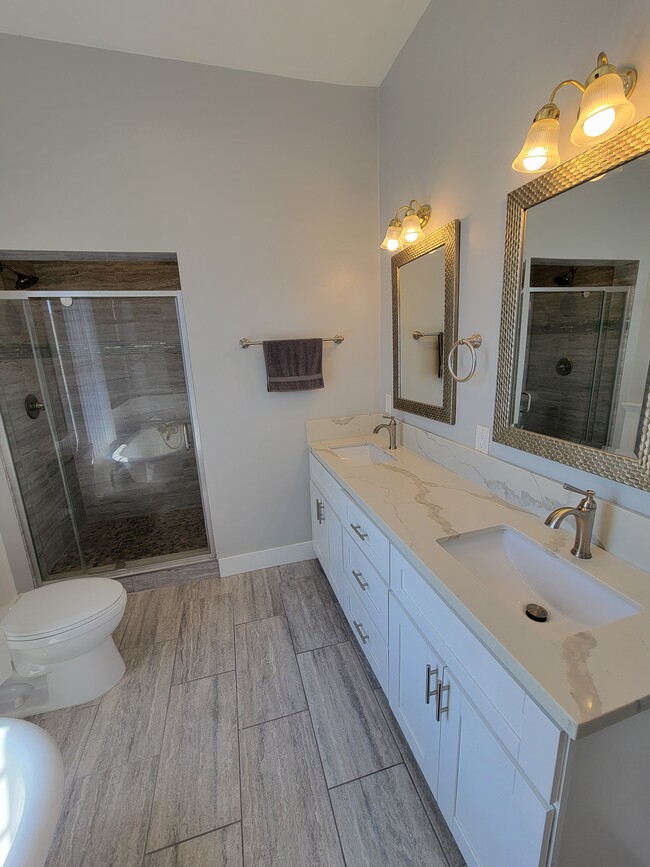 Unit 2A - Private Bath - The Victorian