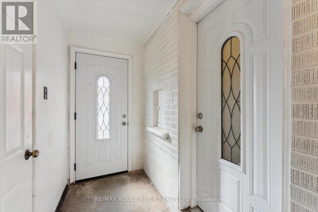 Photo - 1121 Brock St S