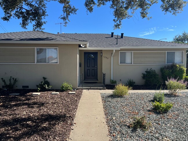 Well maintained 3 bed 2 bath home in award... - Well maintained 3 bed 2 bath home in award...