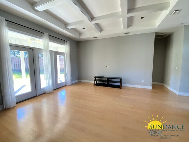 Photo - 303 Greyfox Cir